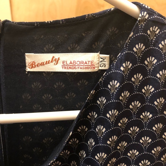 💕2 for $10💕Knee length patterned dress - Picture 5 of 5